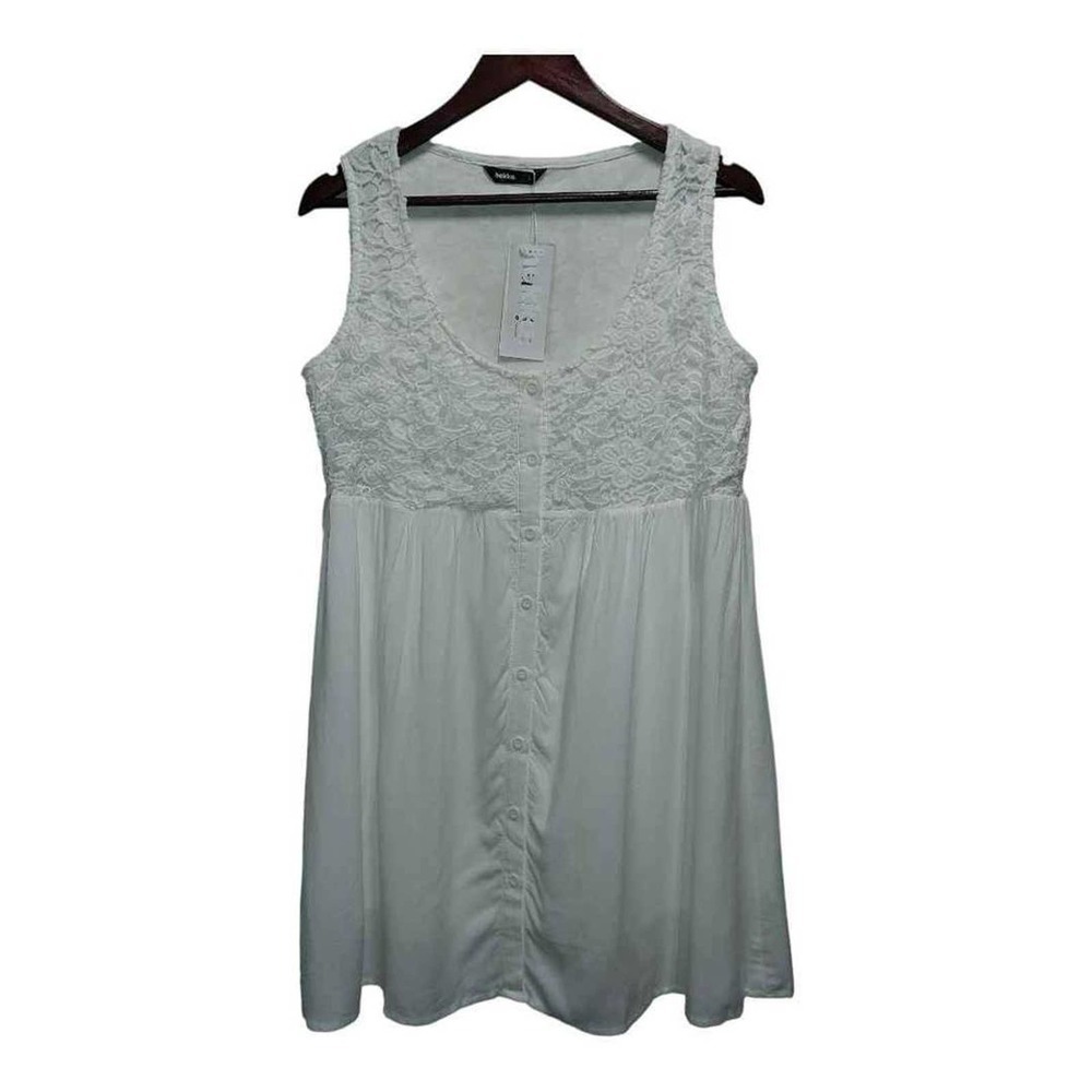 NWT Beautiful white dress by HEKKA. Size Large